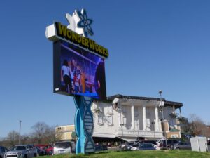Read more about the article Make Your Brand Brighter With LED Display Signs For Businesses